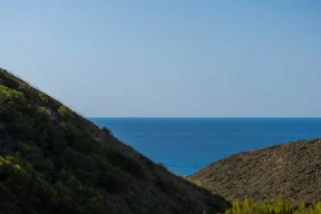 Playa y montañas